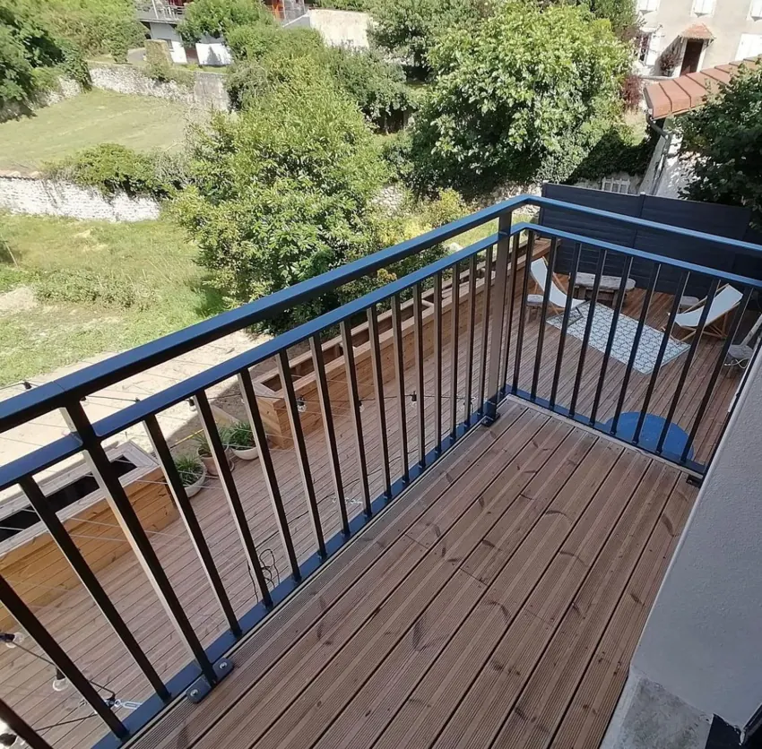 Garde-corps terrasse avec vue sur la vallée
