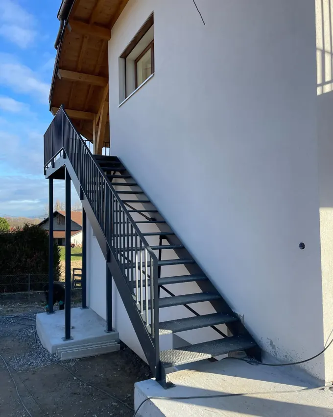 Ouvrage acier et bois fini, garanti