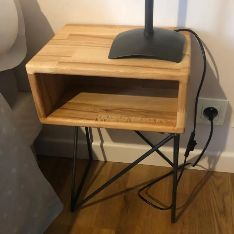 2 petites tables de nuit en Hêtre et piétement en acier — Mobilier Alliage Mobilier
