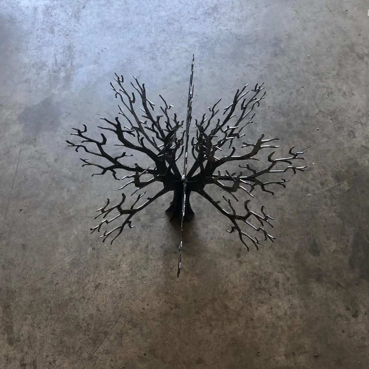 Arbre tout en acier pour décorer votre intérieur, brut… — Alliage Mobilier (2)