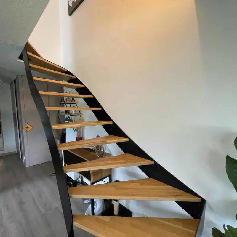 Avant/après pour cette main-courante en chêne massif et… — Escaliers Alliage Mobilier