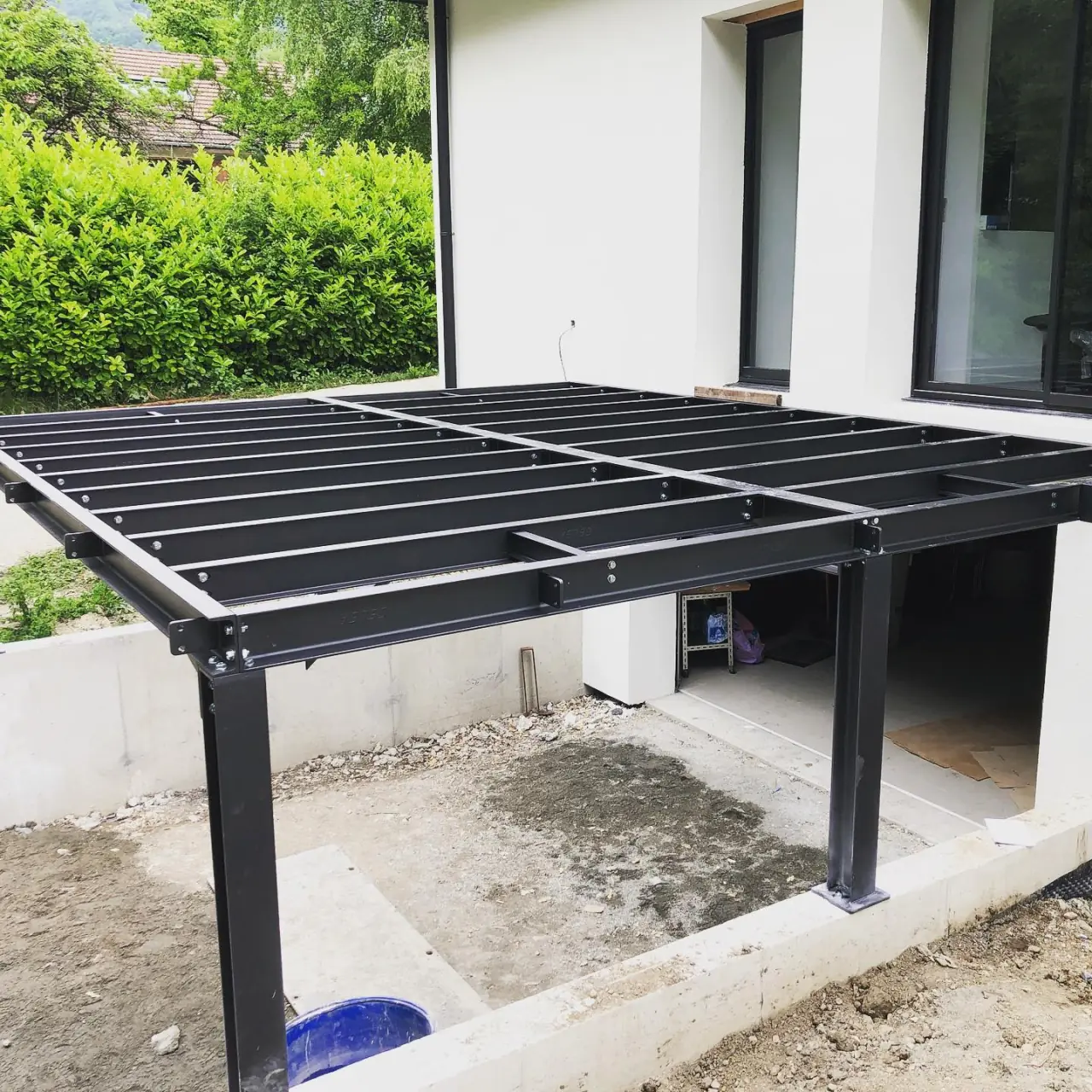 C’était pose d’une belle structure métallique de… — Alliage Mobilier (3)