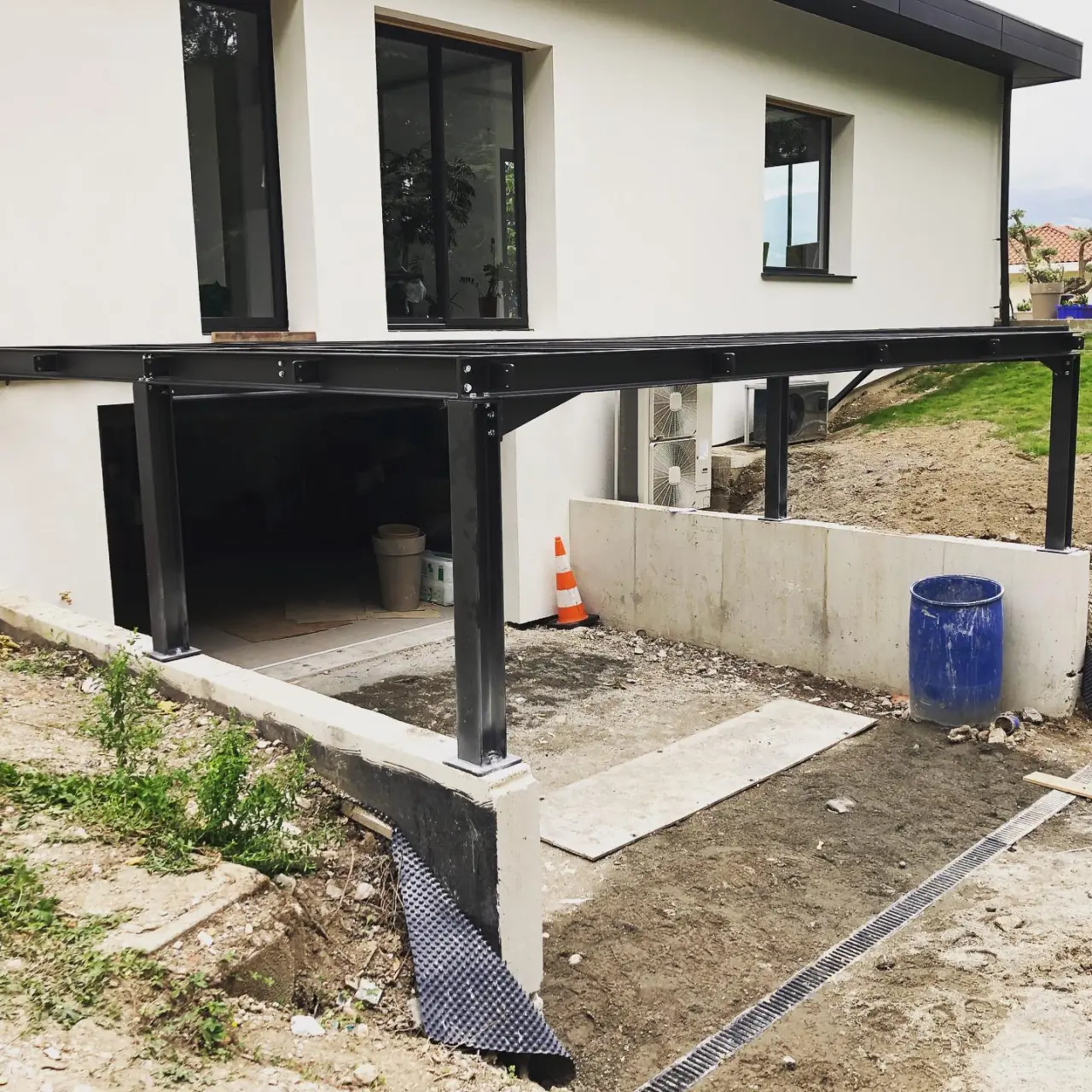 C’était pose d’une belle structure métallique de… — Alliage Mobilier (4)