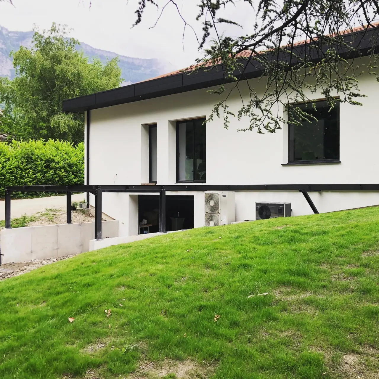 C’était pose d’une belle structure métallique de… — Alliage Mobilier (5)