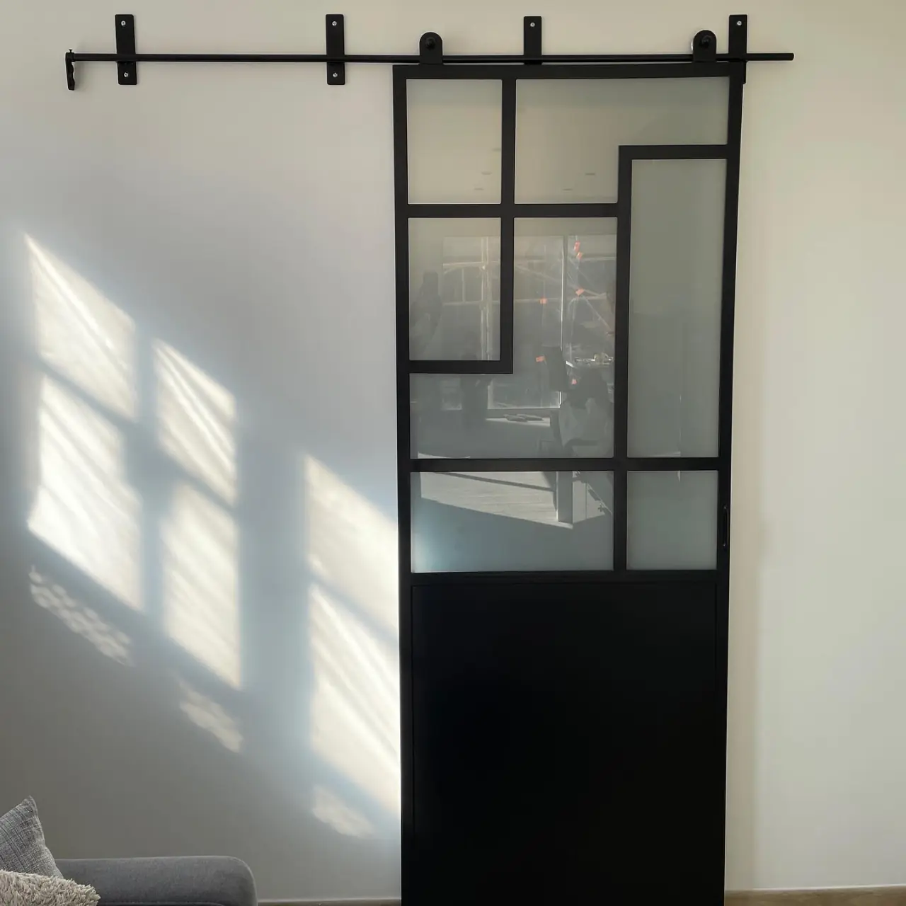 C’était pose d’une belle verrière déstructurée pour… — Alliage Mobilier à Claix (4)