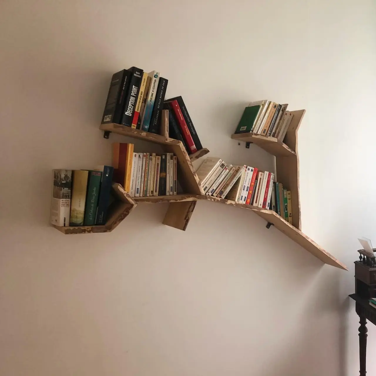 C’était pose des 2 bibliothèques « branche » et « dragon… — Alliage Mobilier (1)
