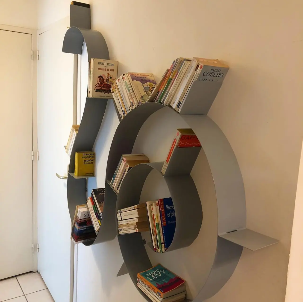 C’était pose des 2 bibliothèques « branche » et « dragon… — Alliage Mobilier (3)