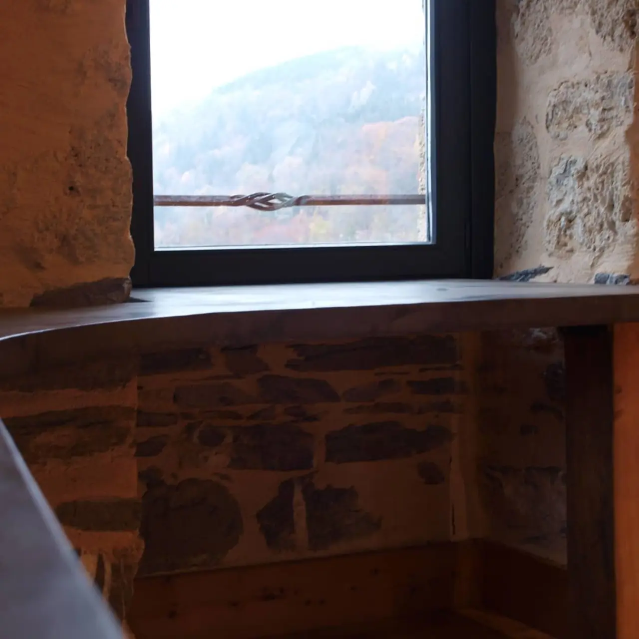 Ces 2 énorme bureaux en béton ciré sont arrivés dans… — Alliage Mobilier (3)