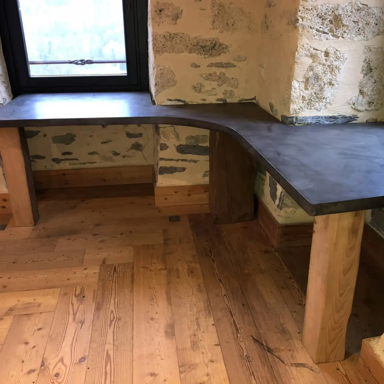 Ces 2 énorme bureaux en béton ciré sont arrivés dans… — Alliage Mobilier (6)