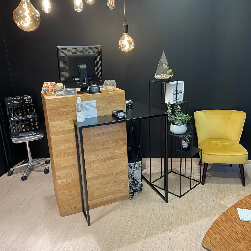 Création d’une banque d’accueil et d’un cache radiateur… — Mobilier Alliage Mobilier