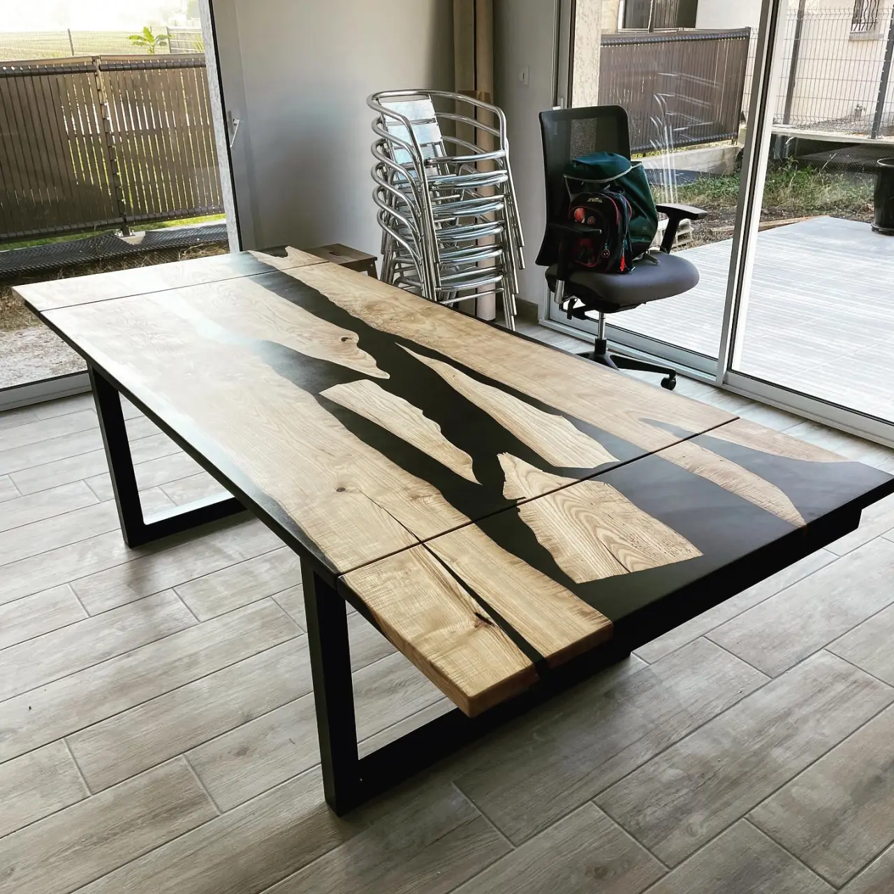Création d’une table époxy noire et frêne et piétement… — Alliage Mobilier à Crolles (1)