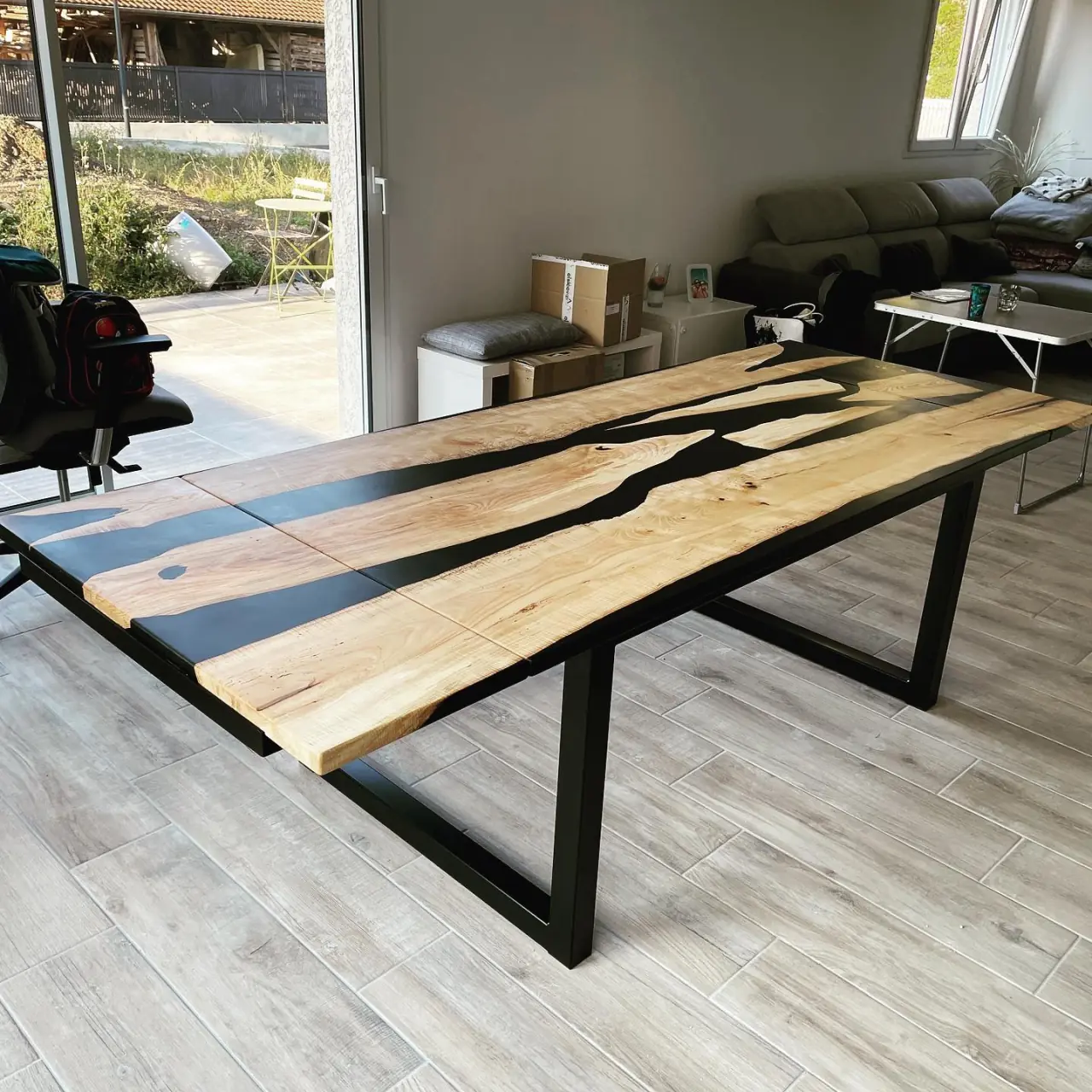 Création d’une table époxy noire et frêne et piétement… — Alliage Mobilier à Crolles (2)