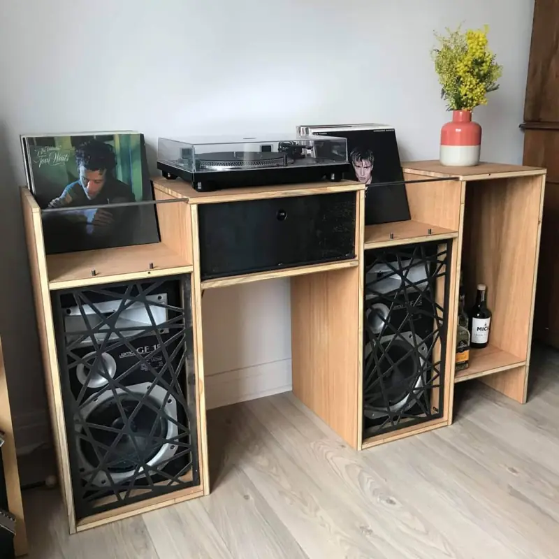 Création du jour, un meuble pour systèmes audio avec… — Mobilier Alliage Mobilier