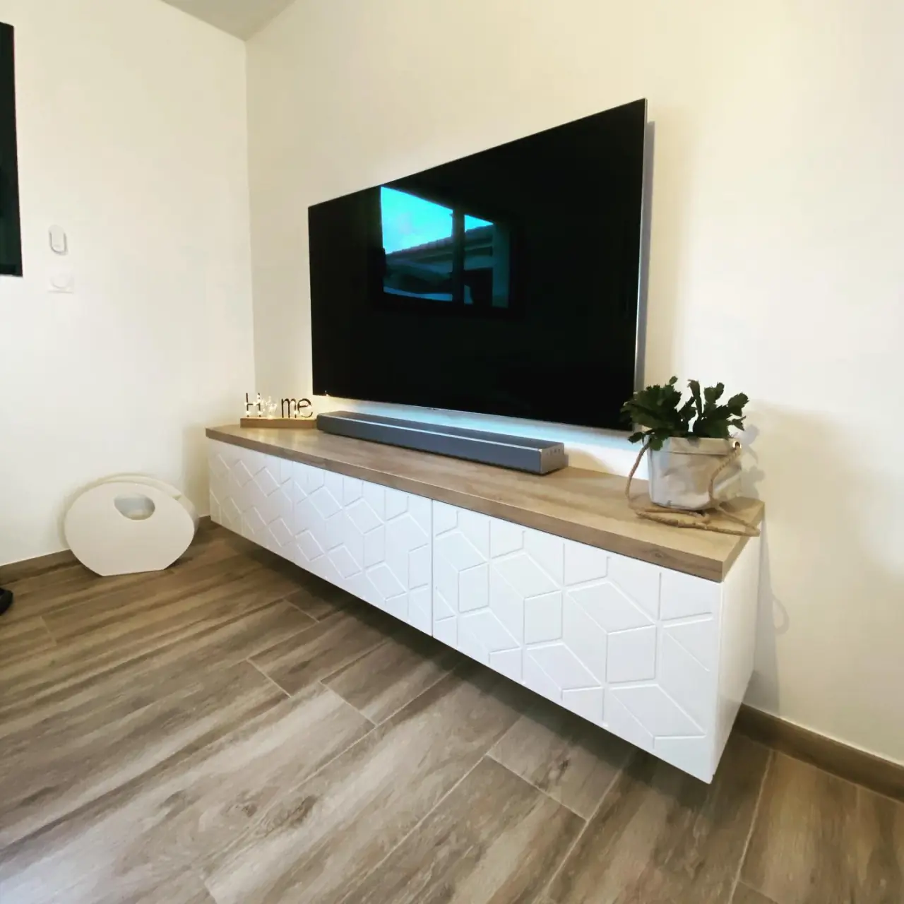Création et pose d’un meuble TV suspendu sur mesure — Alliage Mobilier (3)