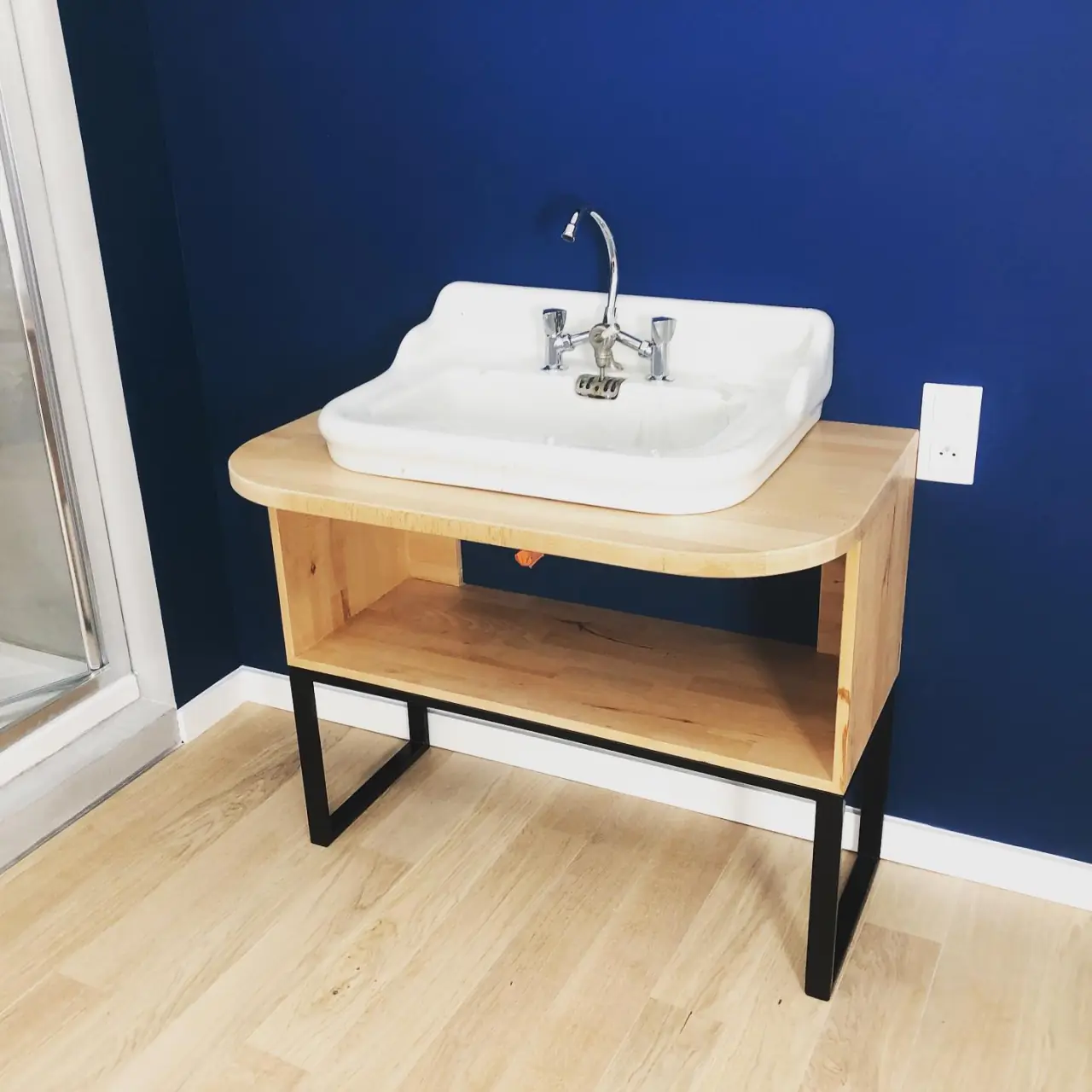 D’un meuble vasque pour une suite parentale — Alliage Mobilier (1)