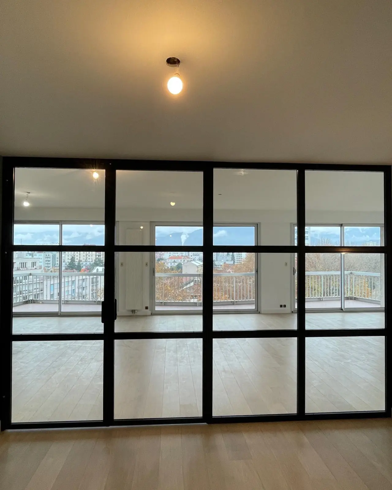 D’une grande verrière dans un très bel appartement à… — Alliage Mobilier à Grenoble (3)