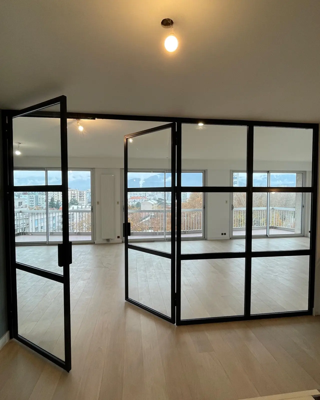 D’une grande verrière dans un très bel appartement à… — Alliage Mobilier à Grenoble (4)