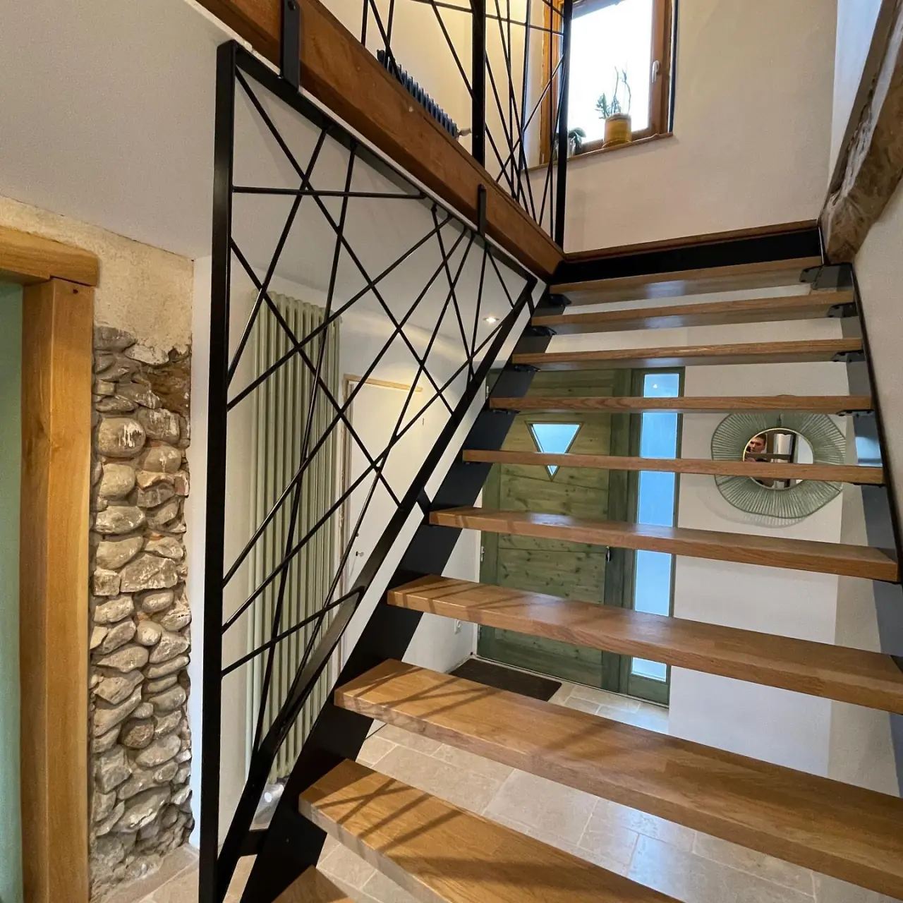 Escalier balancé pour une ancienne maison rénovée — Alliage Mobilier (2)