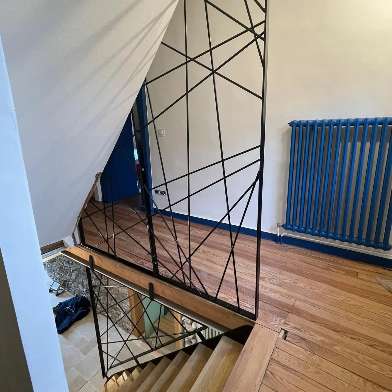 Escalier balancé pour une ancienne maison rénovée — Alliage Mobilier (4)