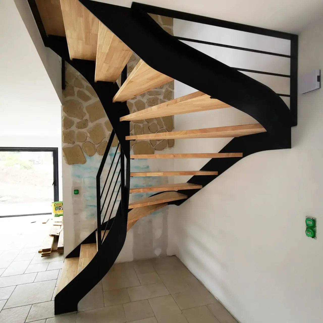 Escalier double quart tournant, limons acier et marchés… — Alliage Mobilier (3)