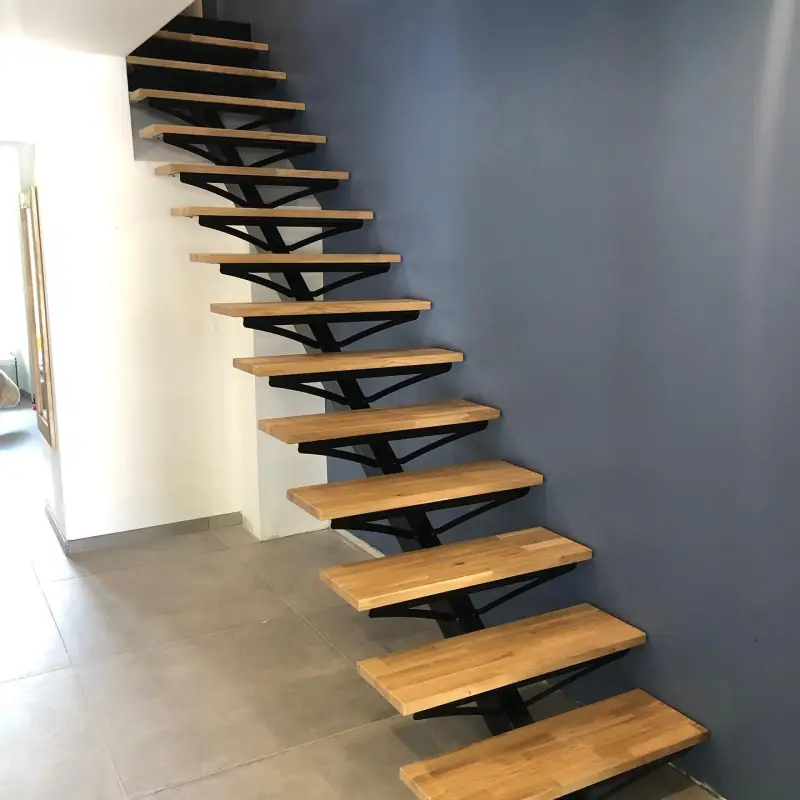 Escalier limon central et marches en chêne sur-mesure… — Escaliers Alliage Mobilier