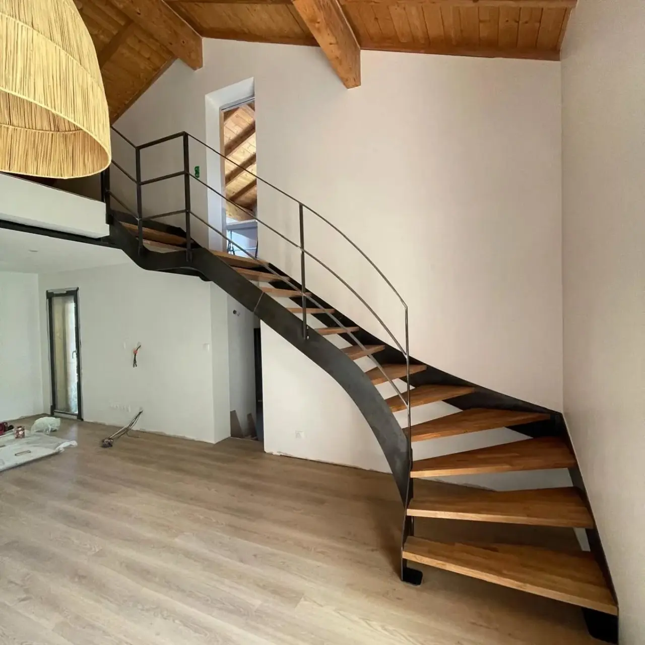 Escalier sur mesure, acier brut et chêne pour la… — Alliage Mobilier (3)