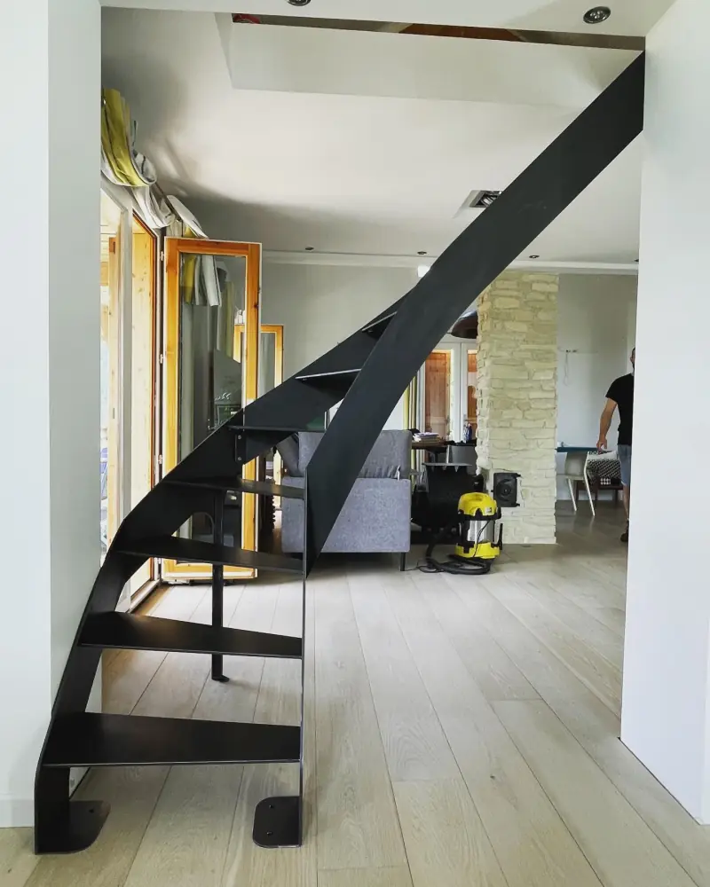 Escalier tout réalisé tout en tôle acier 8mm — Escaliers Alliage Mobilier