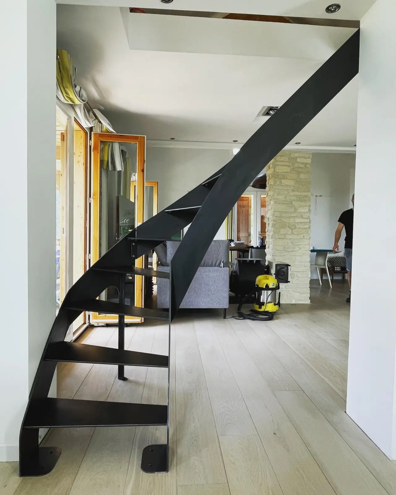 Escalier tout réalisé tout en tôle acier 8mm — Alliage Mobilier (1)
