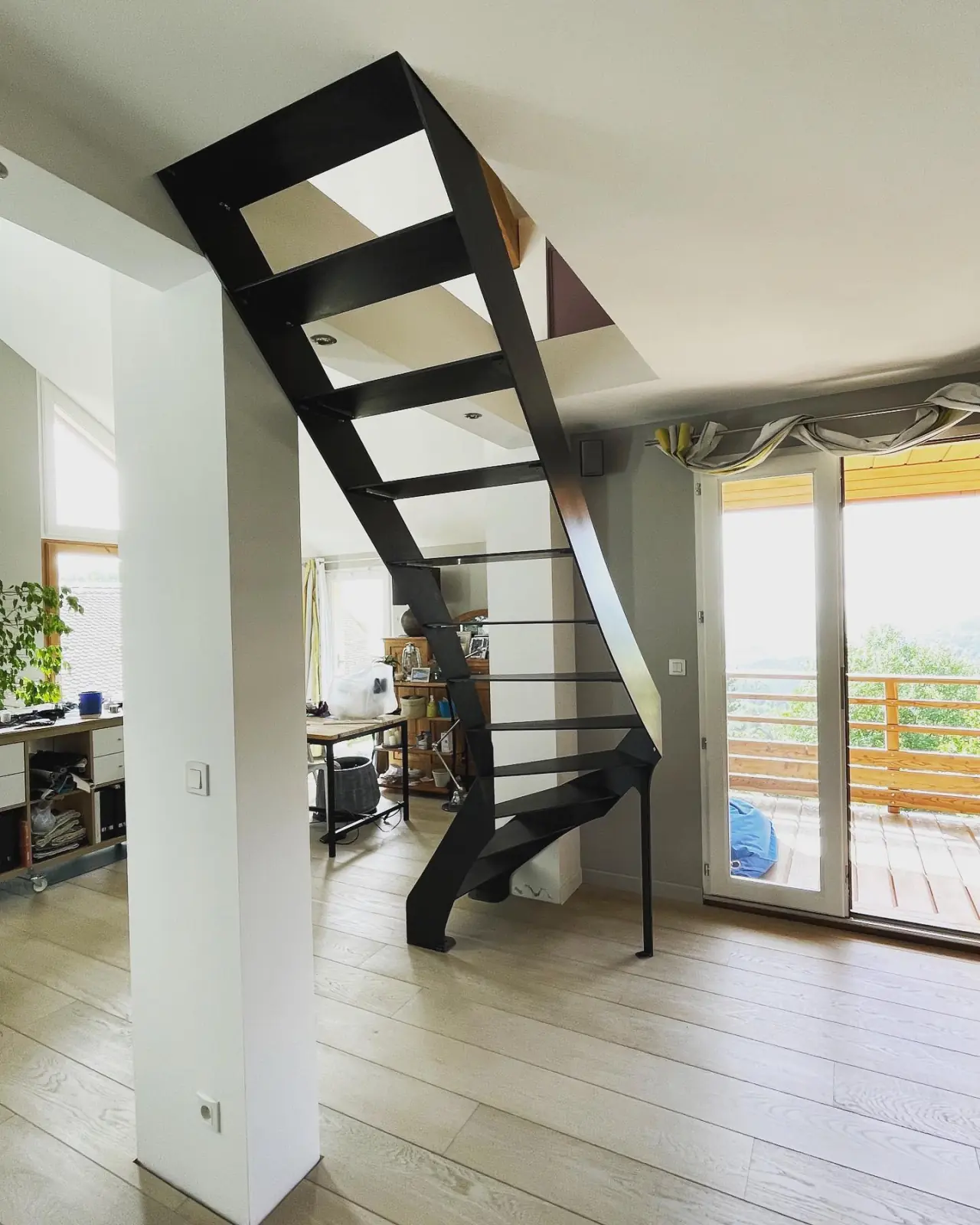 Escalier tout réalisé tout en tôle acier 8mm — Alliage Mobilier (4)