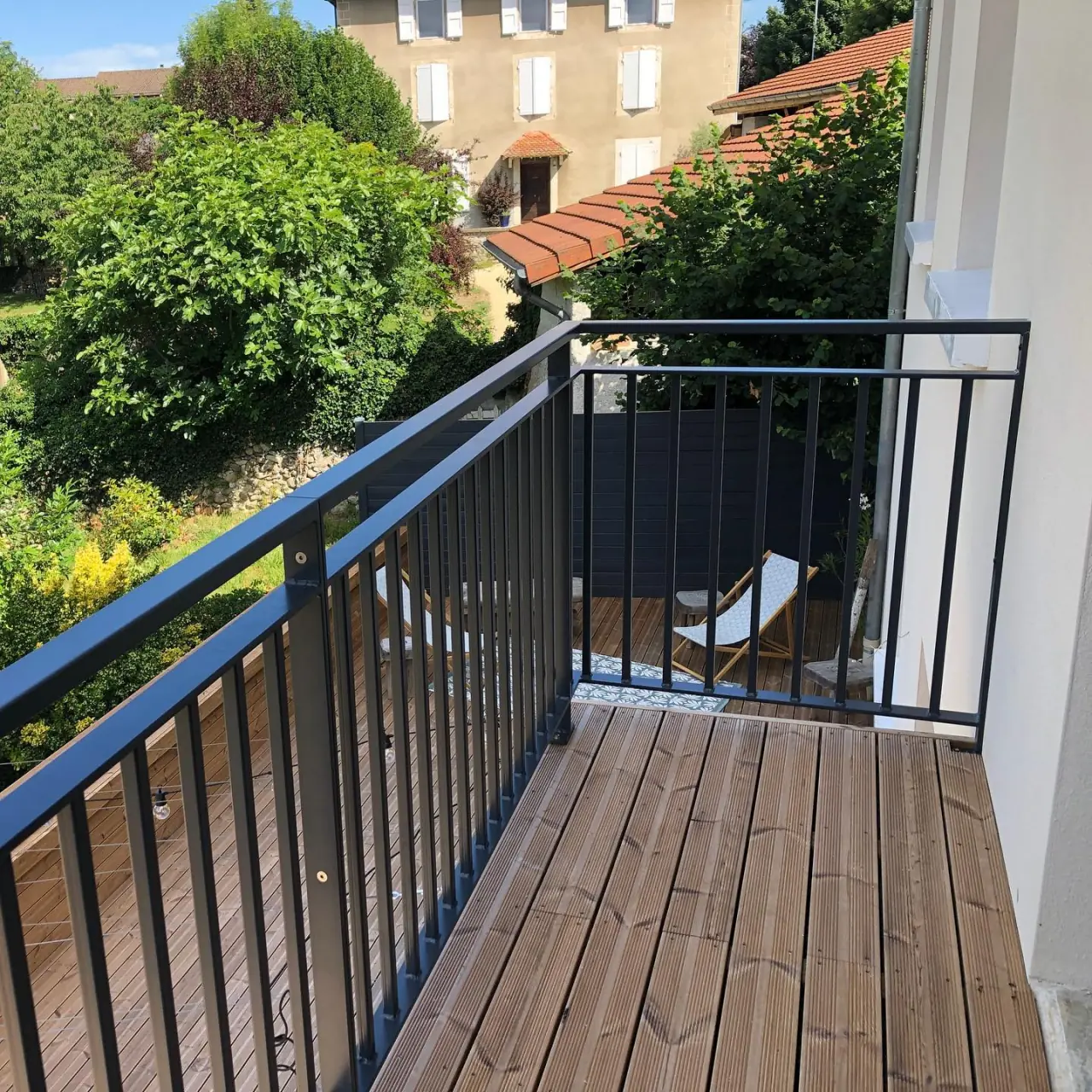 Garde-corps de balcon en acier peint anthracite pour… — Alliage Mobilier (3)