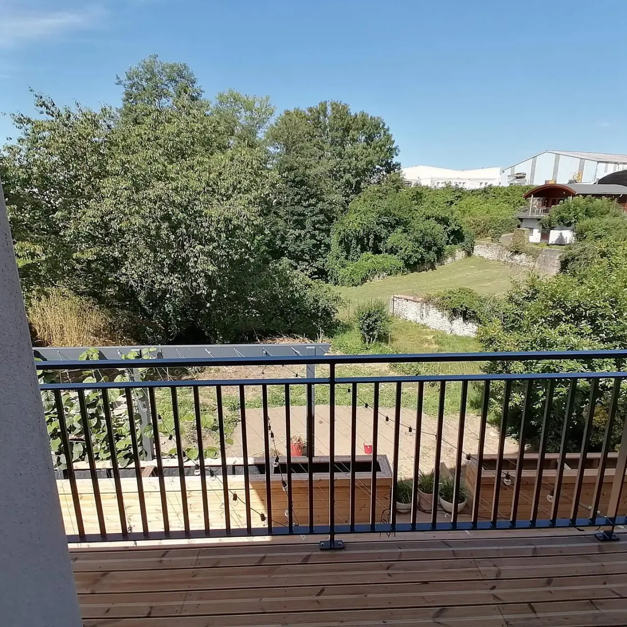 Garde-corps de balcon en acier peint anthracite pour… — Alliage Mobilier (4)