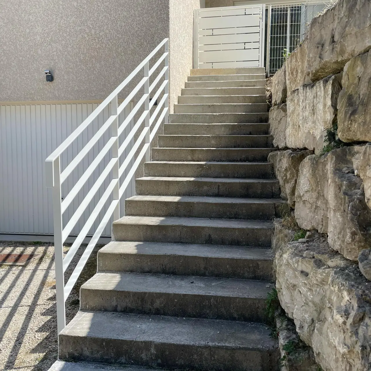 Garde-corps et portillon sur mesure posés — Alliage Mobilier (1)