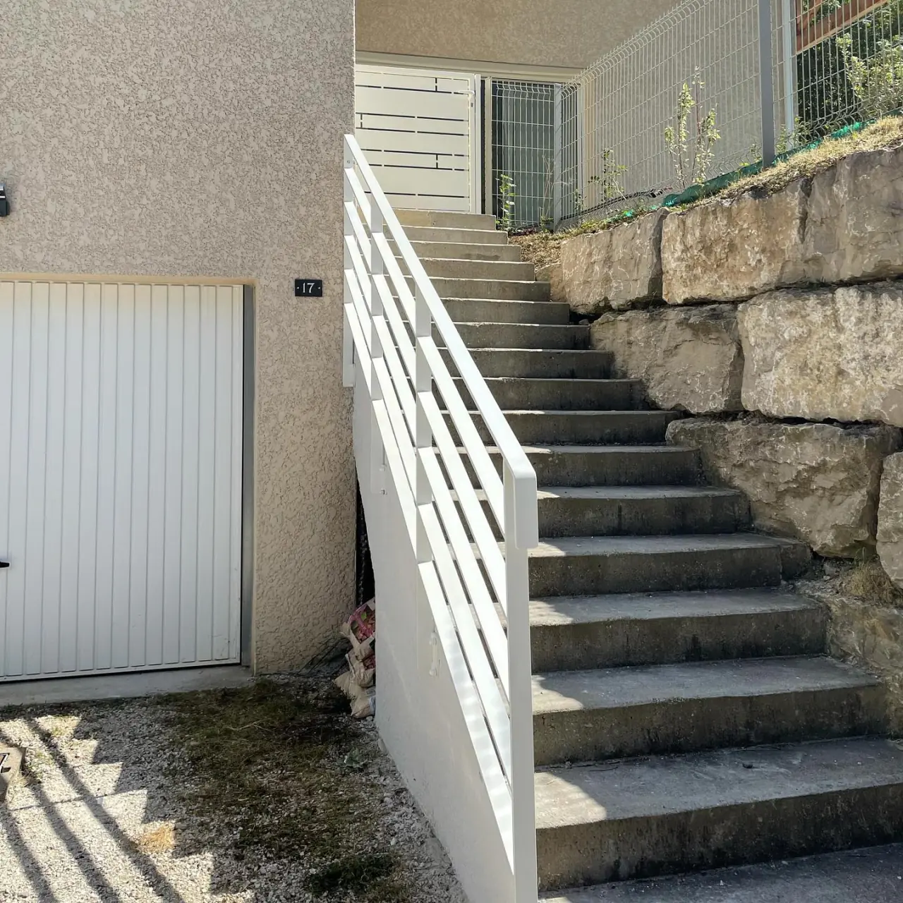Garde-corps et portillon sur mesure posés — Alliage Mobilier (2)