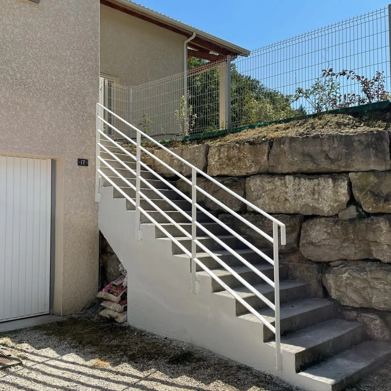 Garde-corps et portillon sur mesure posés — Alliage Mobilier (3)