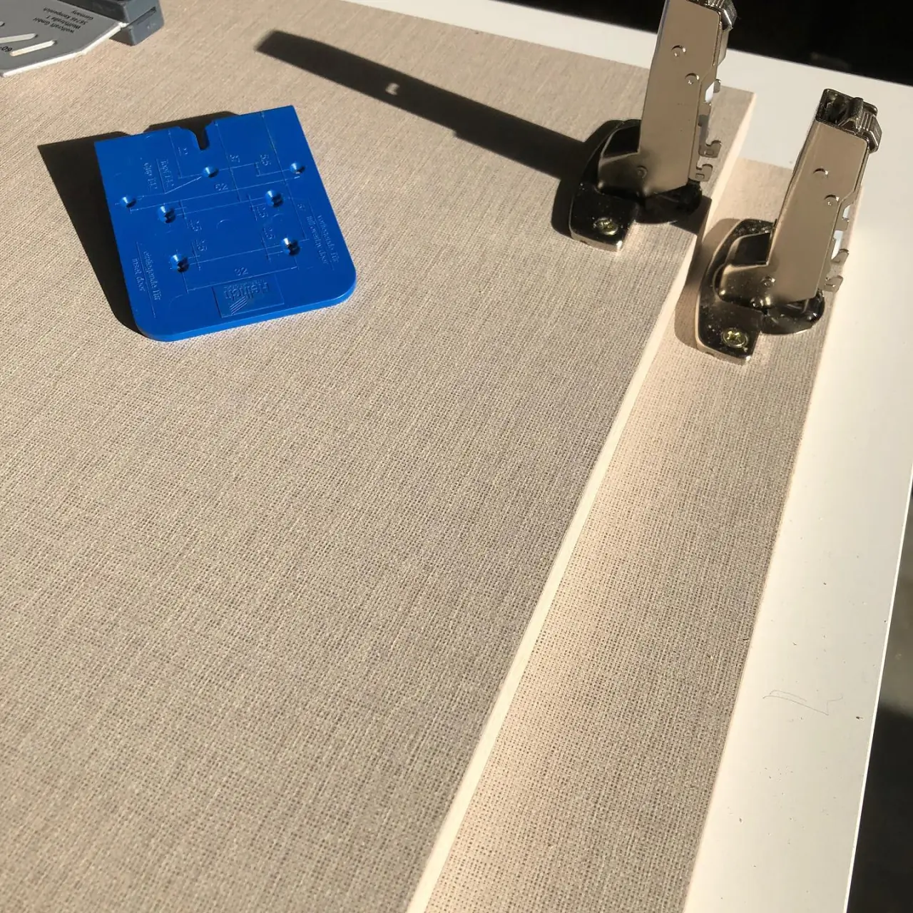 Grande penderie sur mesure en fabrication — Alliage Mobilier (1)