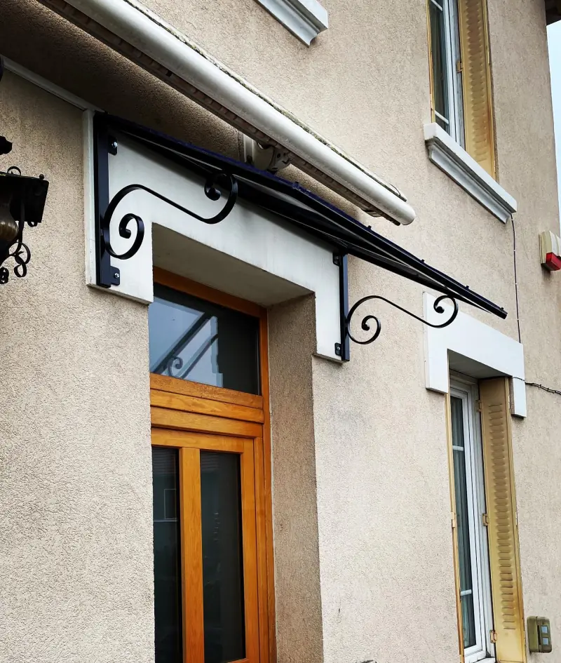 Marquise avec fer forgé sur-mesure avec une grande… — Mobilier Alliage Mobilier