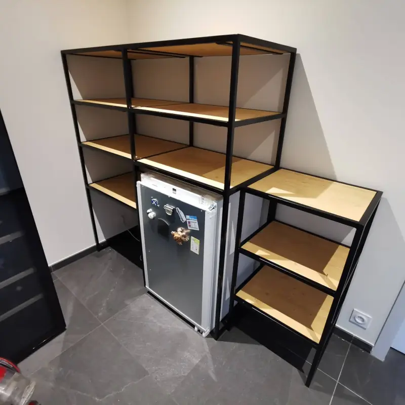 Meuble de rangement en acier et sapin huilé, simple et… — Mobilier Alliage Mobilier