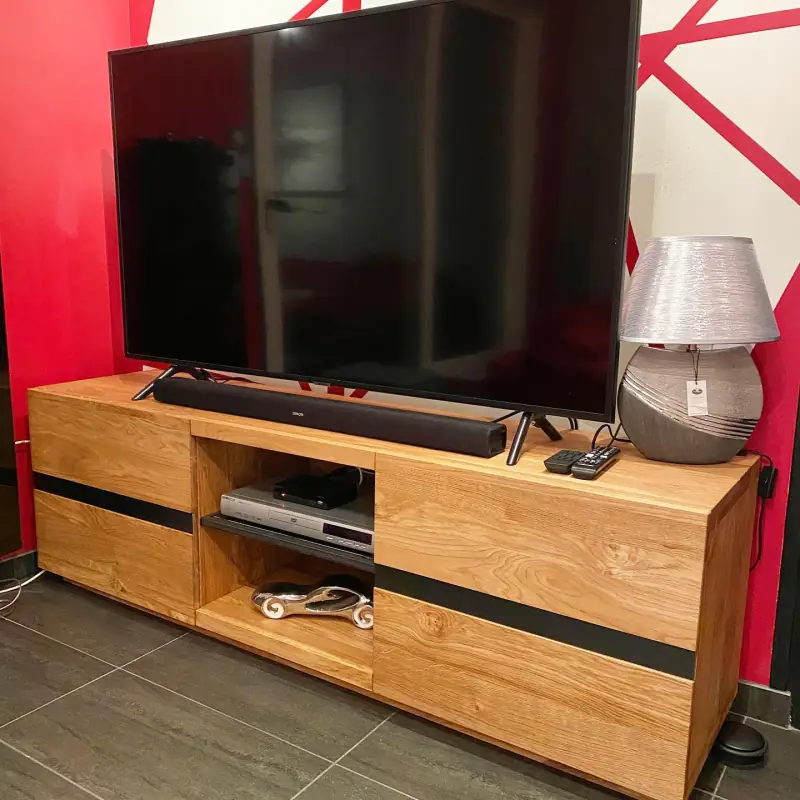 Meuble TV en chêne massif, portes avec incrustation en… — Mobilier Alliage Mobilier