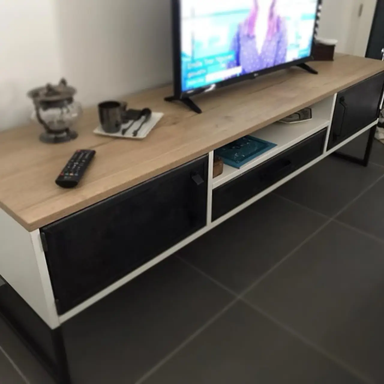 Meuble TV sur mesure en stratifié chêne et mélaminé blanc — Alliage Mobilier (1)