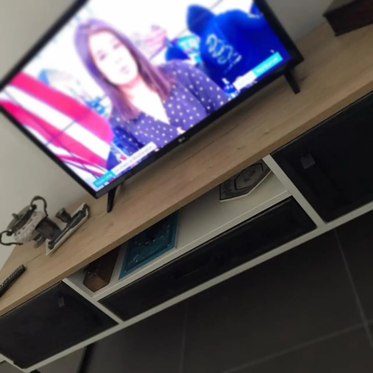 Meuble TV sur mesure en stratifié chêne et mélaminé blanc — Alliage Mobilier (2)