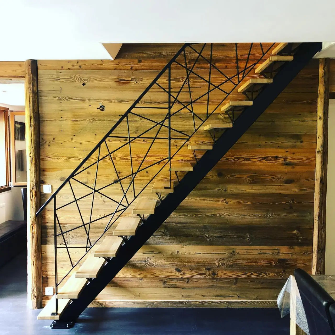 Moins de 3h pour le montage de cet escalier à limon… — Alliage Mobilier (2)