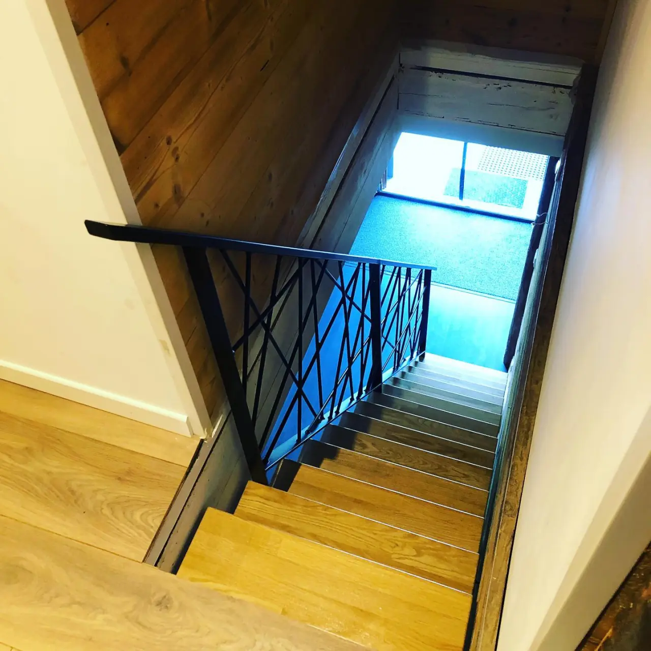 Moins de 3h pour le montage de cet escalier à limon… — Alliage Mobilier (3)