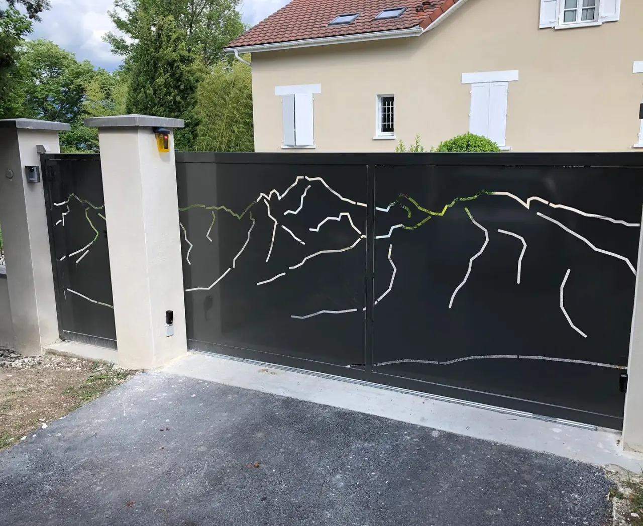 Nous aimons tellement ce portail, que nous le… — Alliage Mobilier (1)