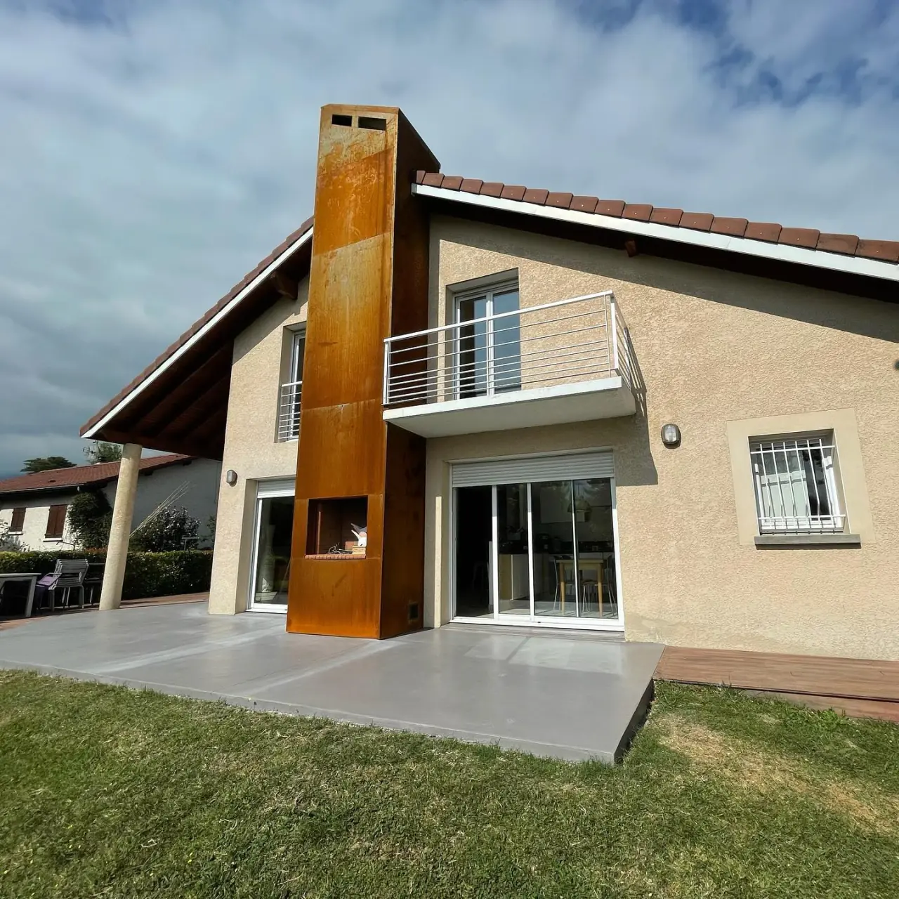 On continue sur ce chantier après l’habillage d’un… — Alliage Mobilier (5)