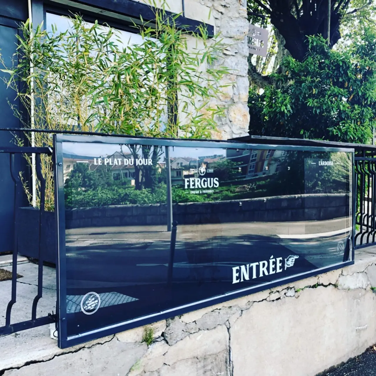 Panneau d’affichages éclairés pour les menus d’un… — Alliage Mobilier (1)