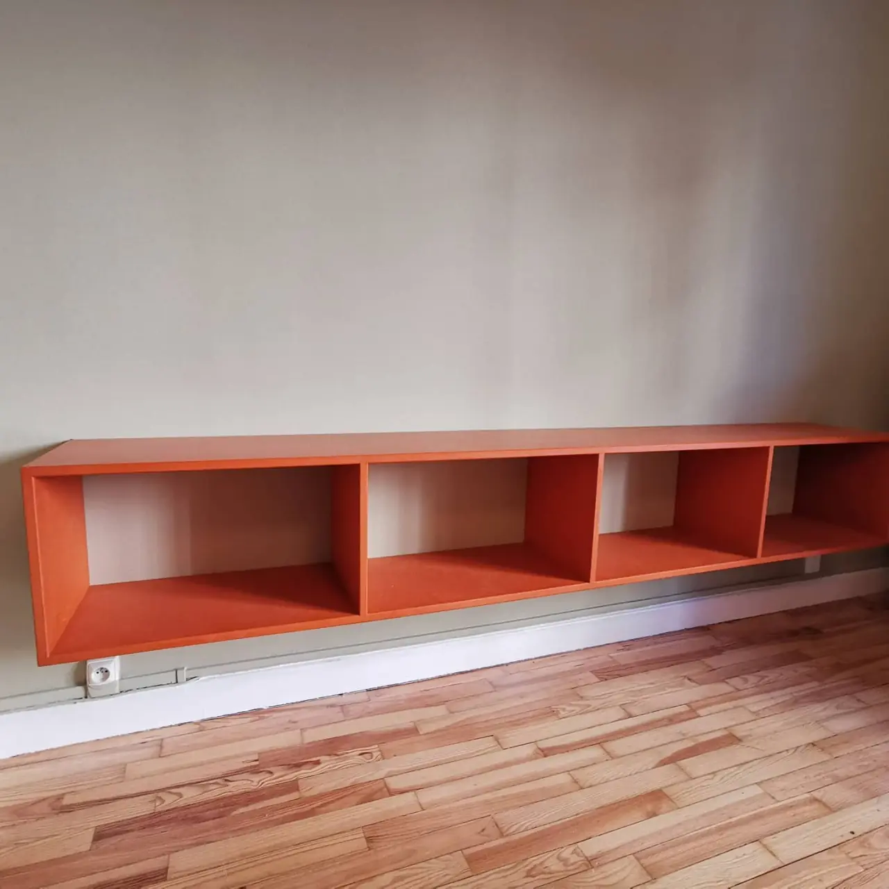 Plateau de bureau immense et caissons en valchromat noir… — Alliage Mobilier (2)