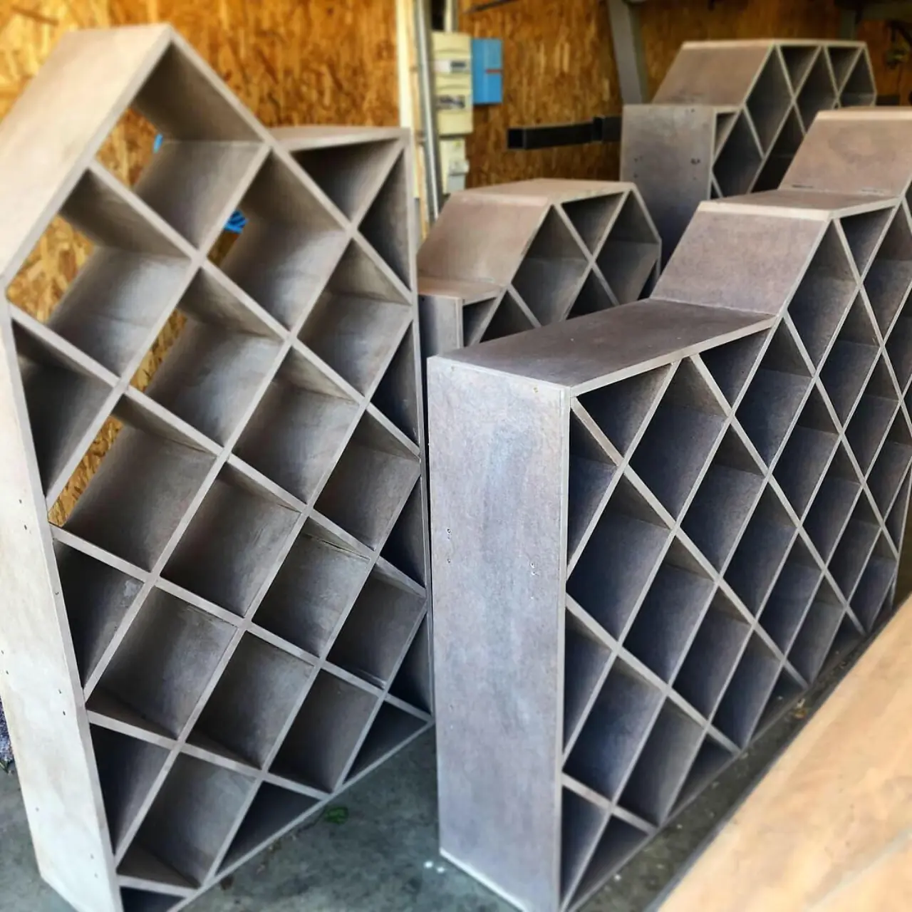 Quatre beaux modules sur mesure pour aménager une cave à… — Alliage Mobilier (1)
