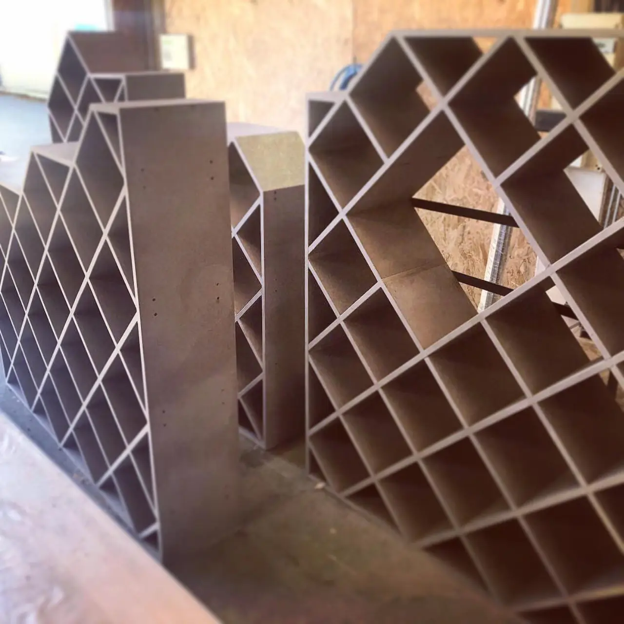 Quatre beaux modules sur mesure pour aménager une cave à… — Alliage Mobilier (2)