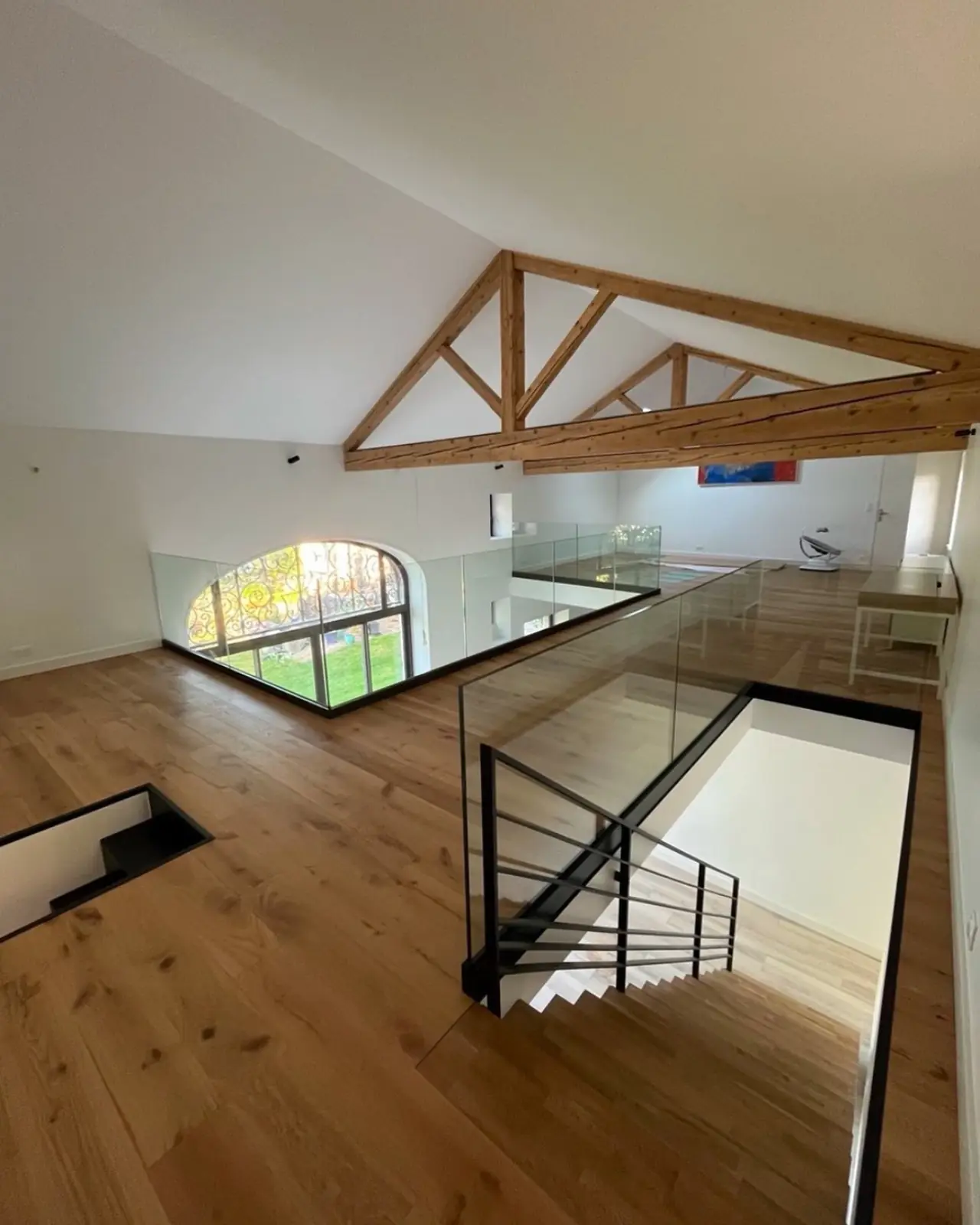 Rénovation et style moderne dans une maison de village — Alliage Mobilier (1)