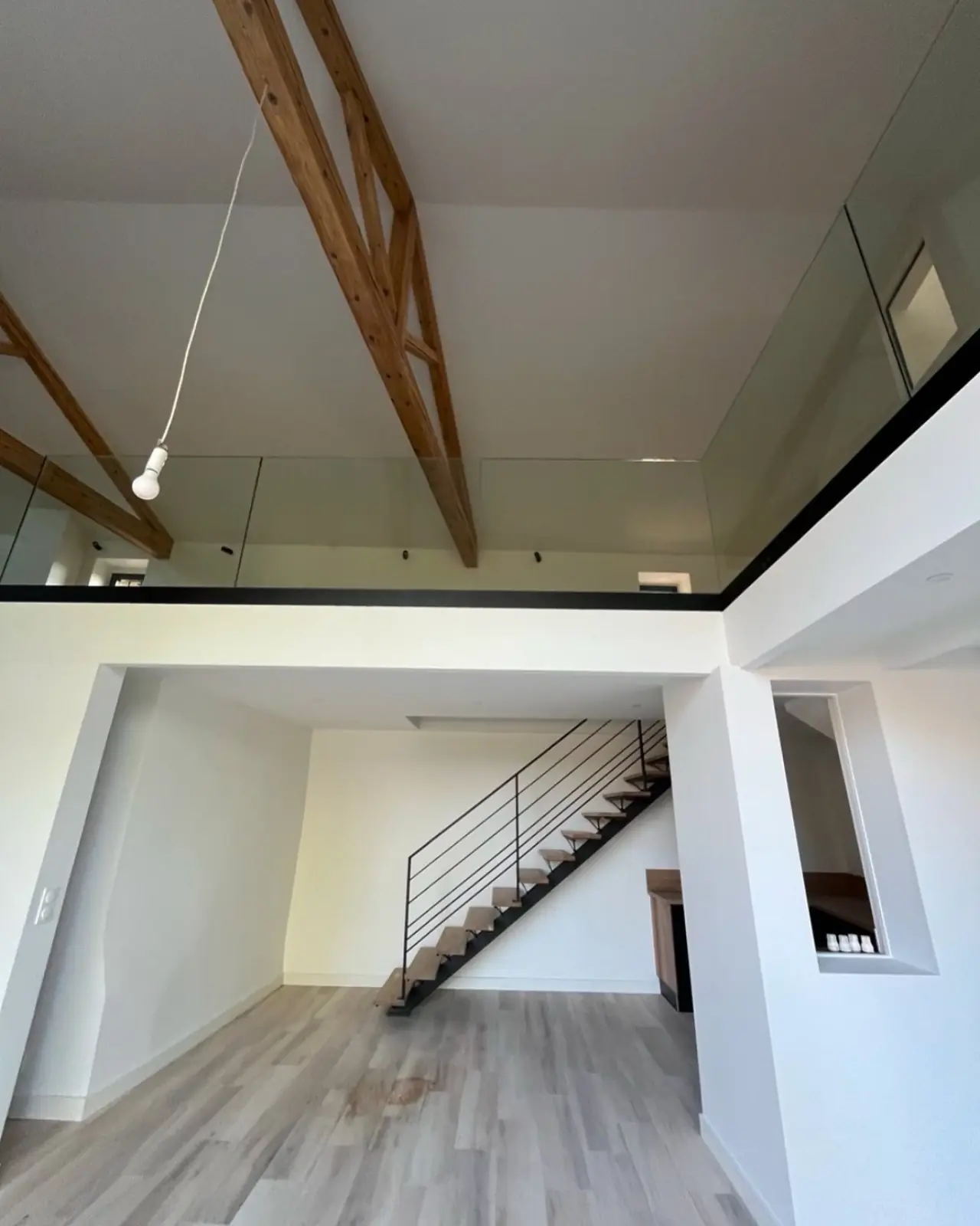 Rénovation et style moderne dans une maison de village — Alliage Mobilier (4)